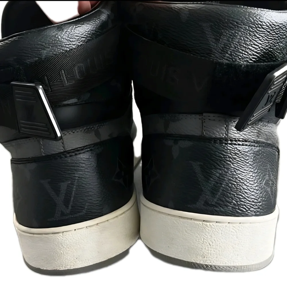 LOUIS VUITTON LV RIVOLI (UNISEX) SNEAKERS EU 40 US MENS 7.5 US WMNS SIZE 9 (EUC)